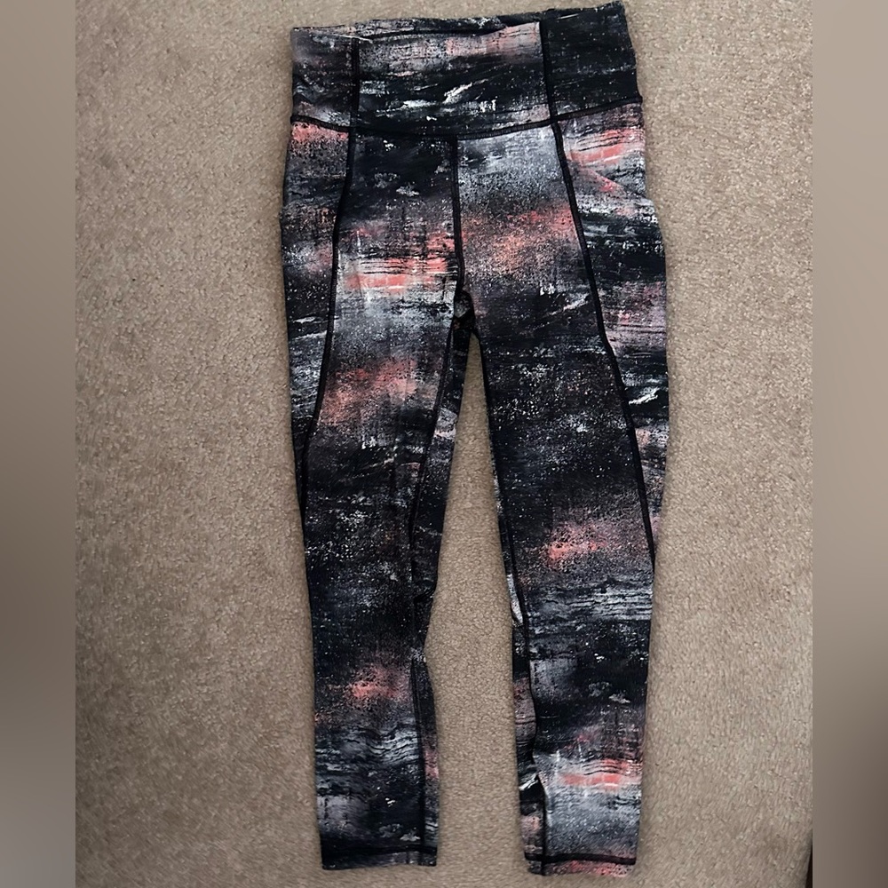 Lululemon crops 23”